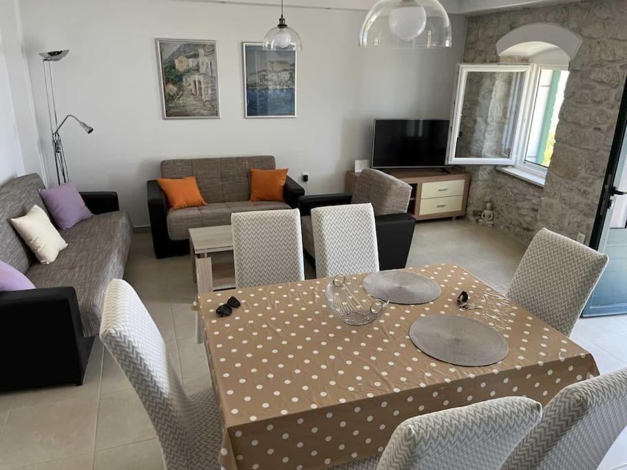 Holiday Home Aria Подгора Екстер'єр фото
